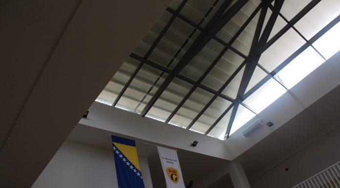 „Opremanje škole rashladnim uređajima, pergolom i zebrastim zavjesama“